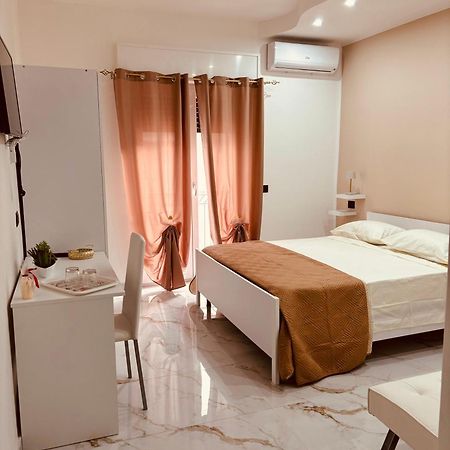 B&B A Un Passo Dal Mare Crotone Exterior foto